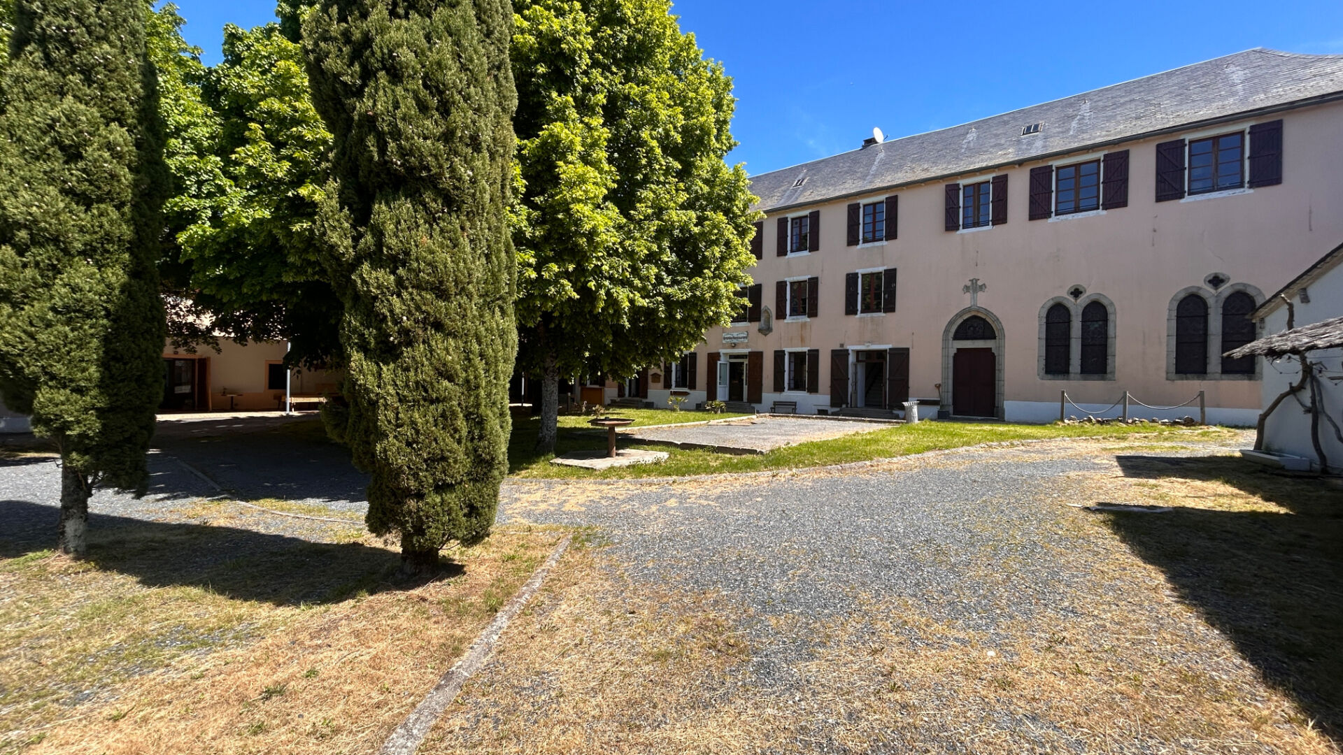Propriété de loisirs Villefranche De Panat 30 pièce(s) 1059 m2