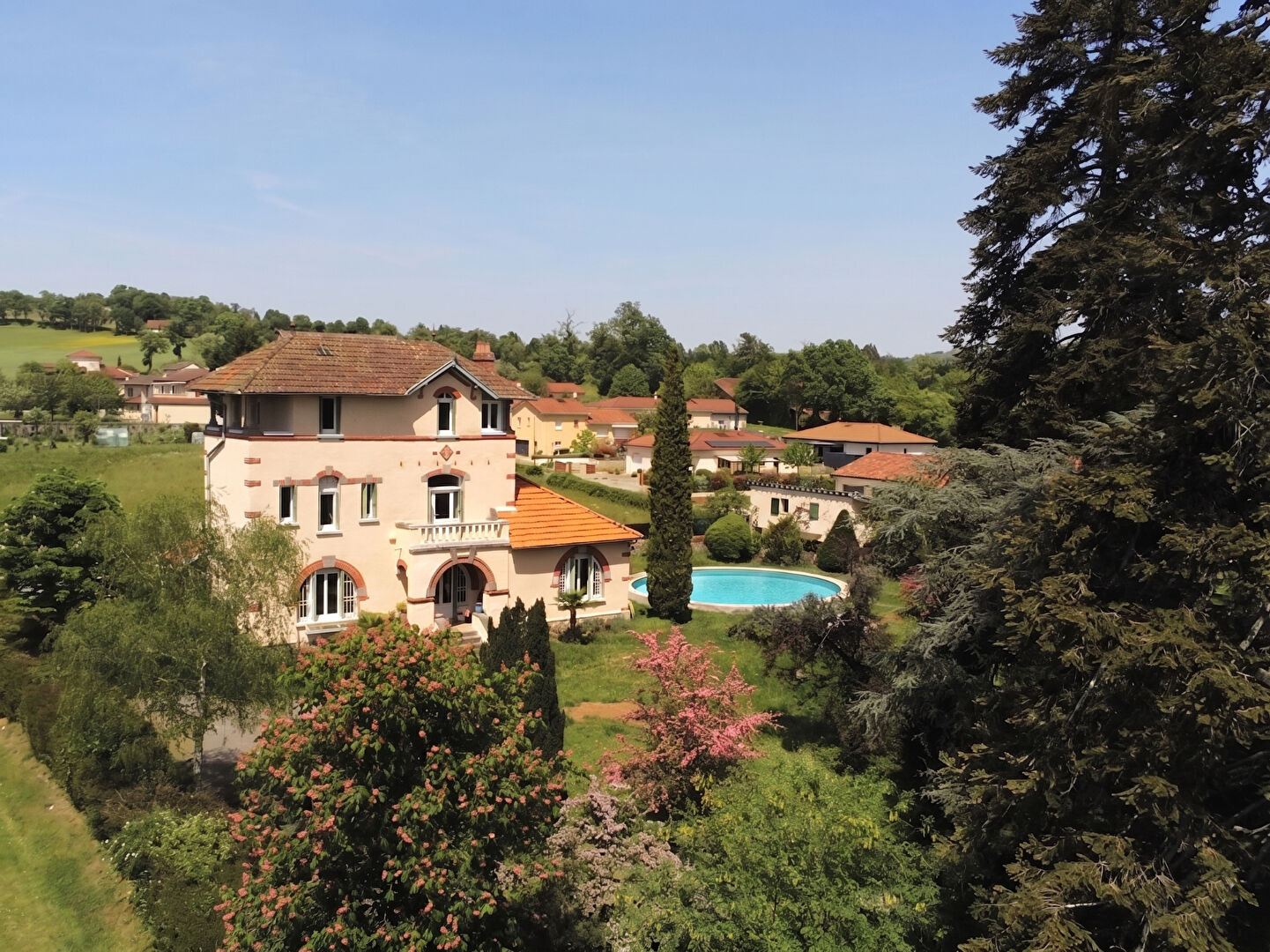 Élégante villa Art déco avec piscine et dépendance indépendante