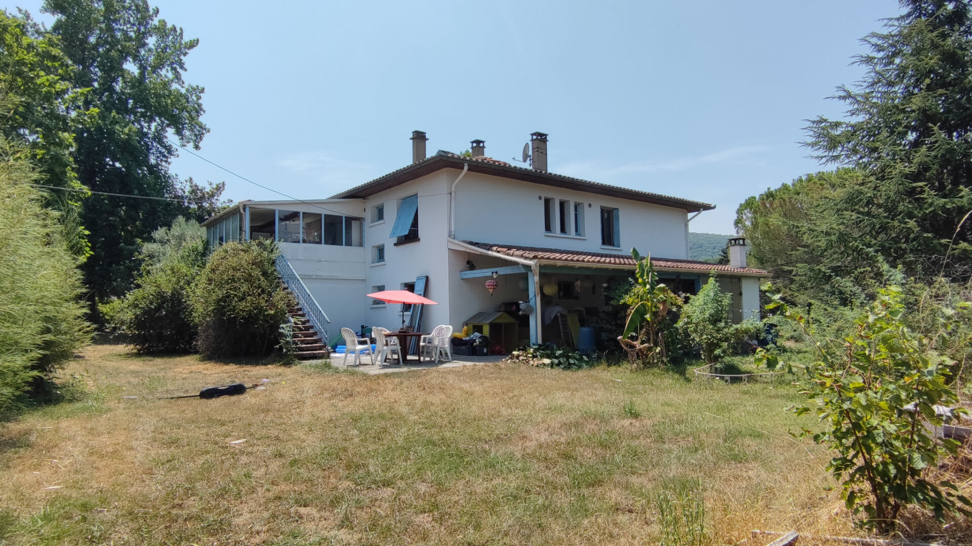 Maison individuelle avec garage et dépendances sur 8800m² de terrain