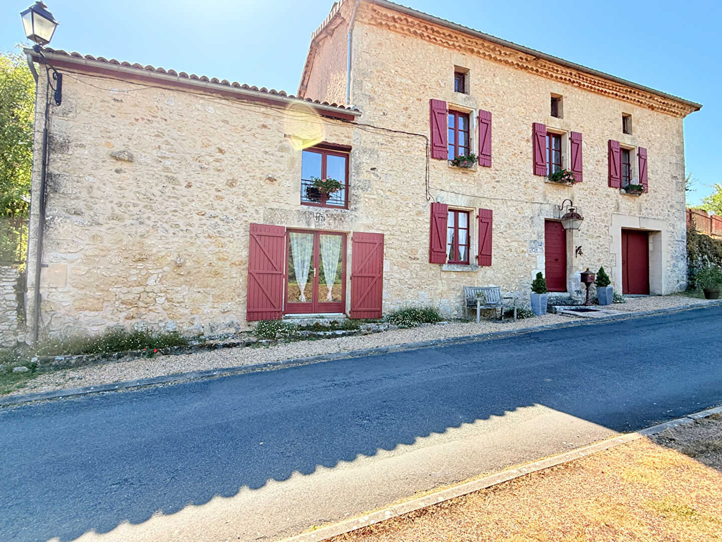 Agence immobilière de SELECTION HABITAT MONTMOREAU