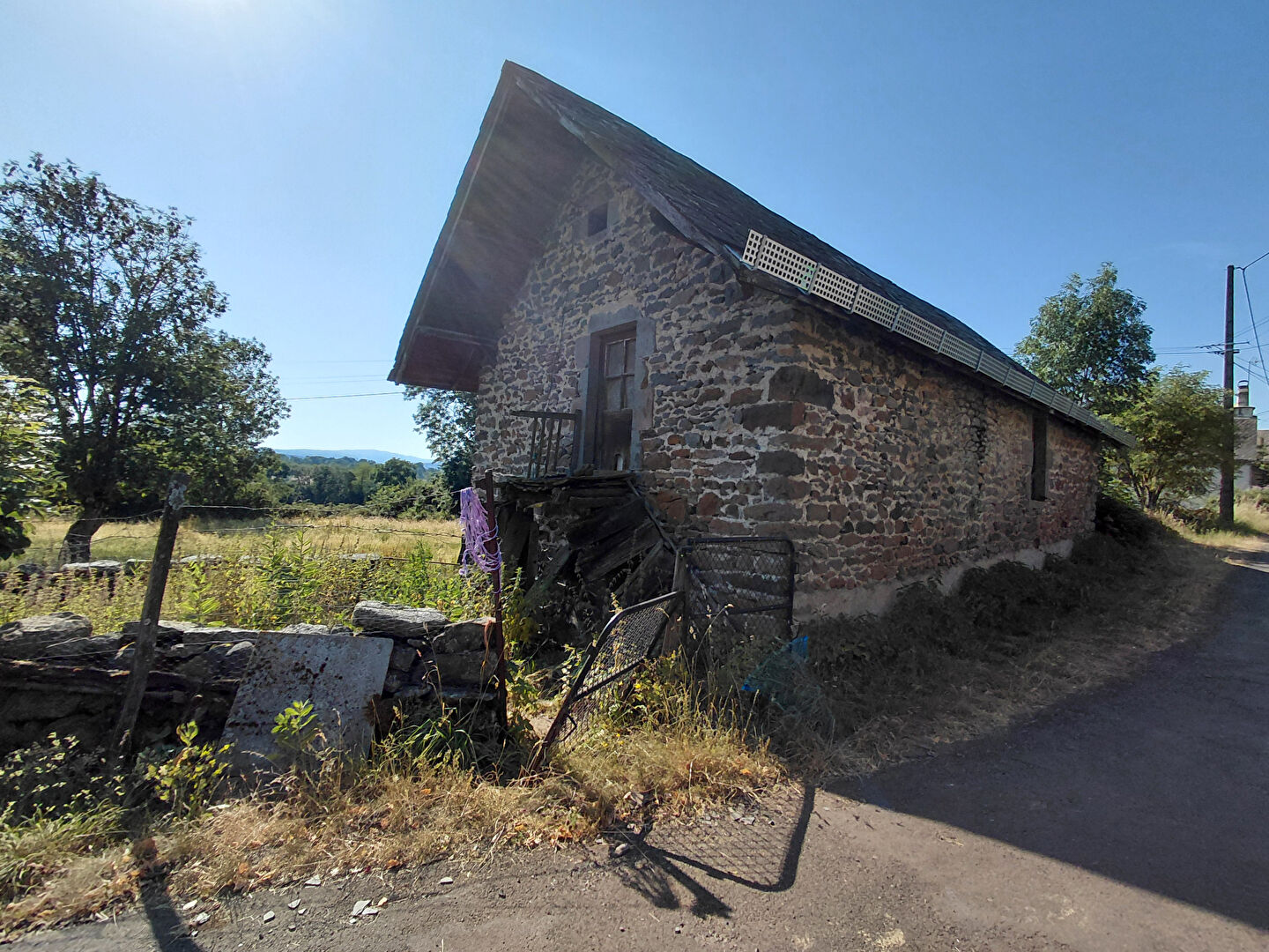 Dépendance et terrain Le Vigean