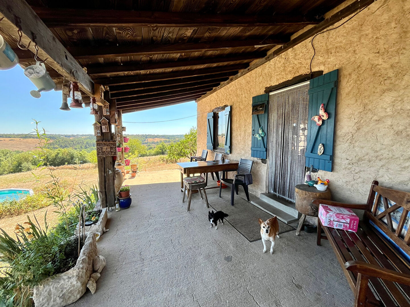 Maison individuelle avec 2,5 hectares, grange