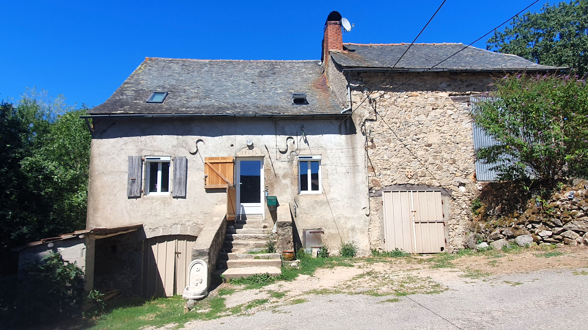 ANCIEN CORPS DE FERME RÉNOVÉ AU CALME AVEC 1,7 HECTARE