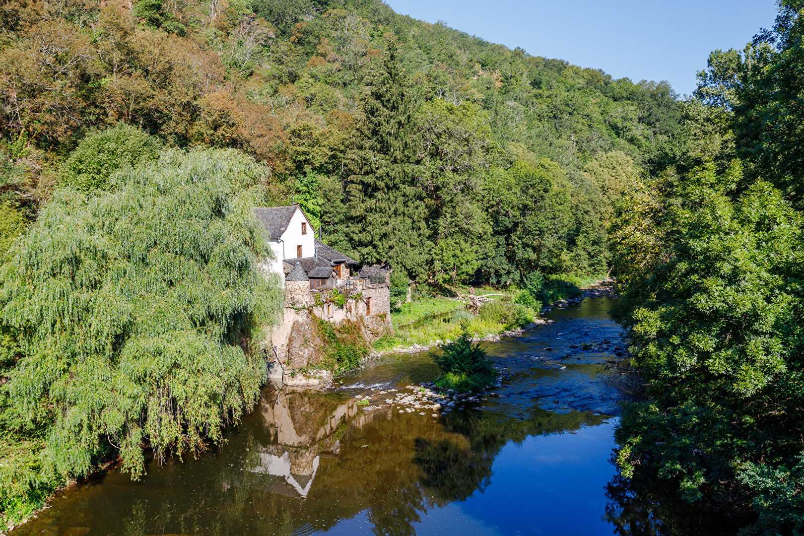 Ancien moulin au bord du Viaur -Vue magnifique sur l'eau - 185 m² habitables