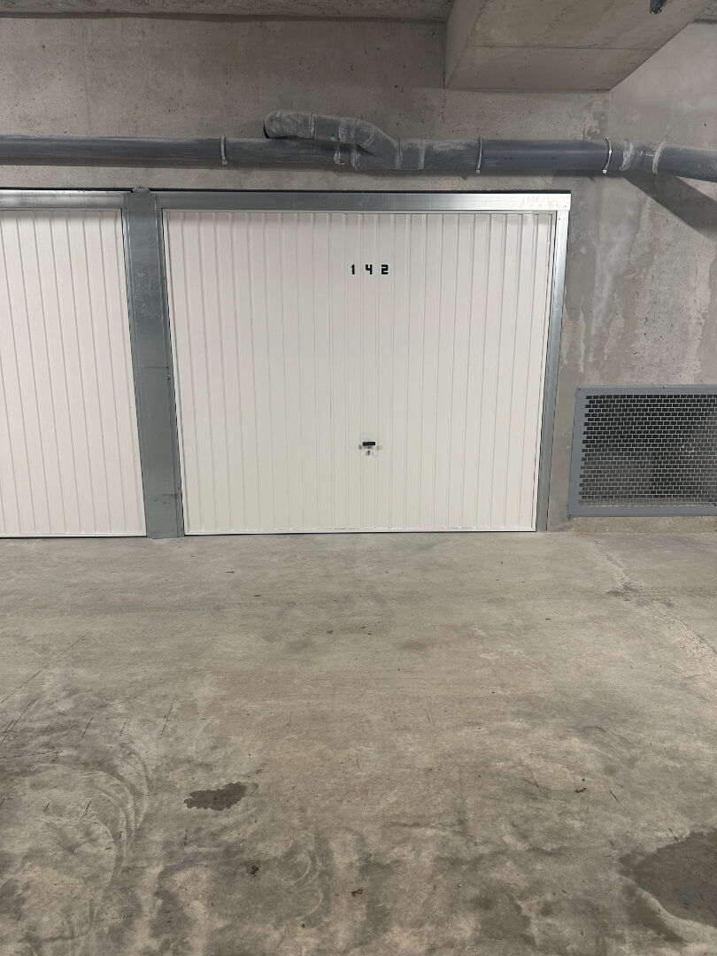 GARAGE A LOUER A ST GENIS CENTRE