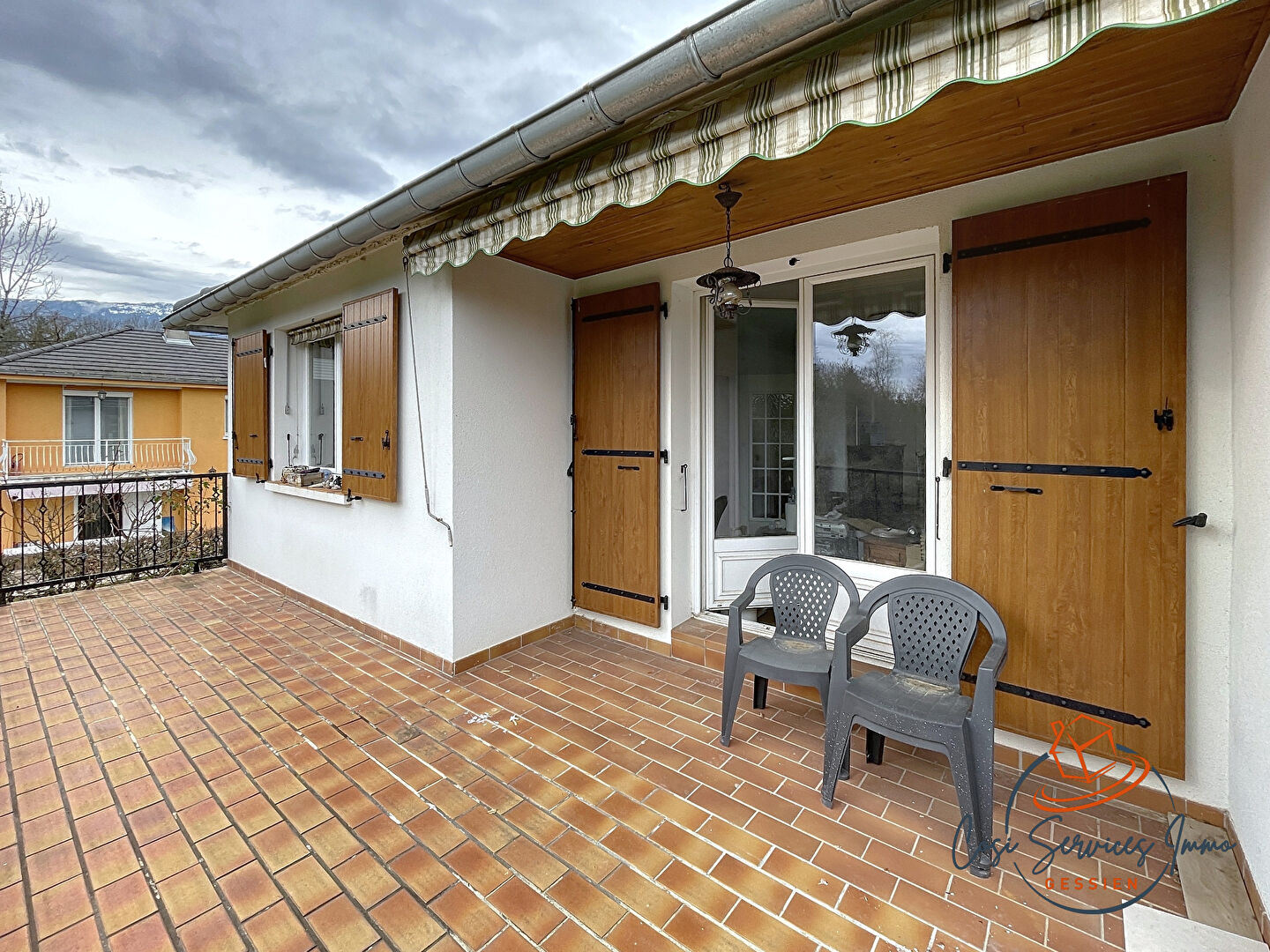 Photo Maison  5 pièce(s) 170 m2 à Saint Genis Pouilly 01630 image 2/3