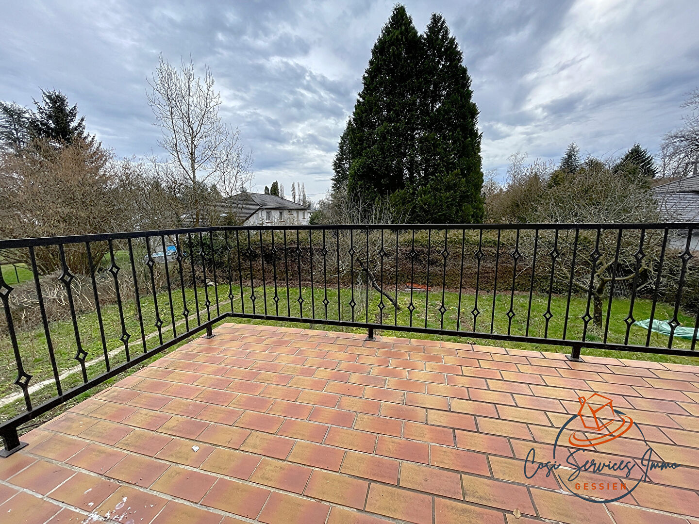 Photo Maison  5 pièce(s) 170 m2 à Saint Genis Pouilly 01630 image 3/3