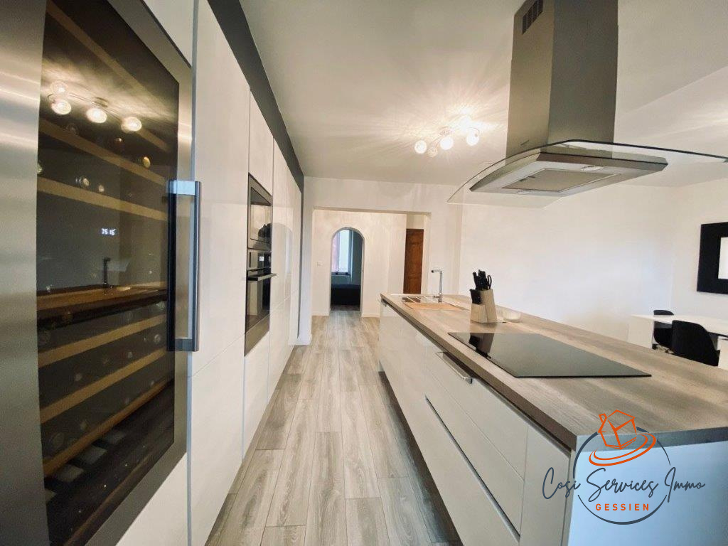 Photo Maison rénovée T8 de caractère 6 avec jardin et garage image 5/6