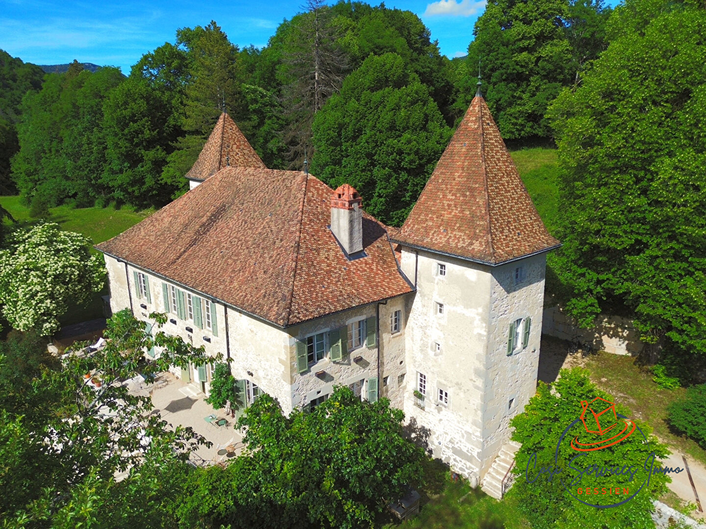 Photo château du XIIe siècle rénové image 1/6