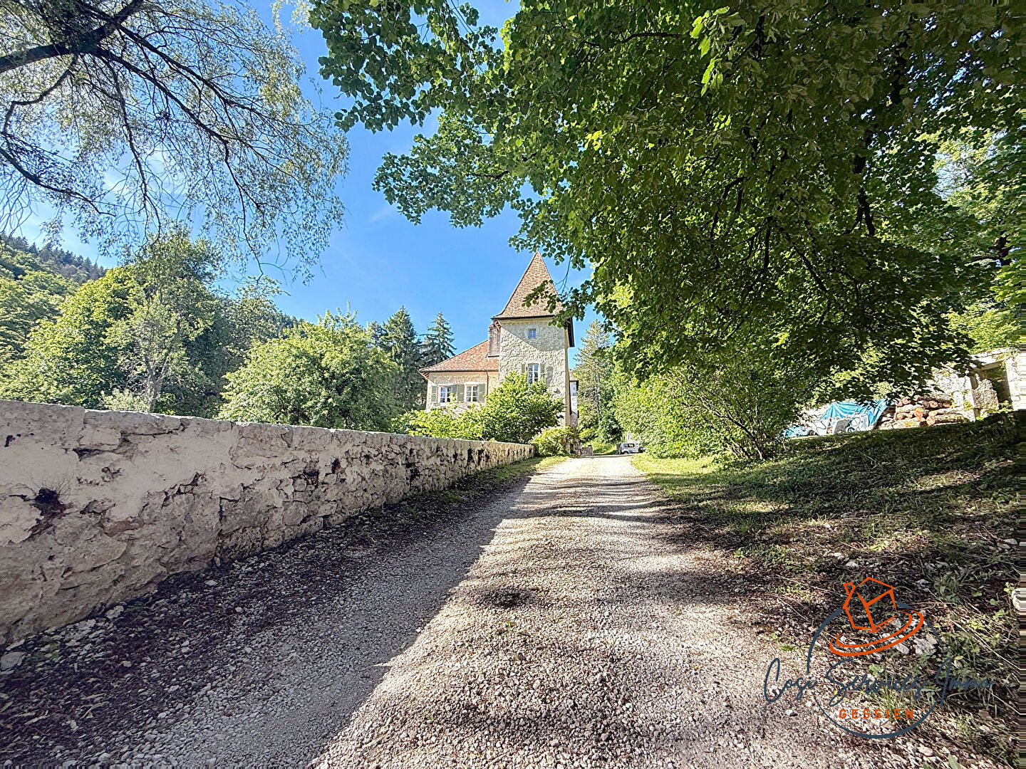 Photo château du XIIe siècle rénové image 3/6