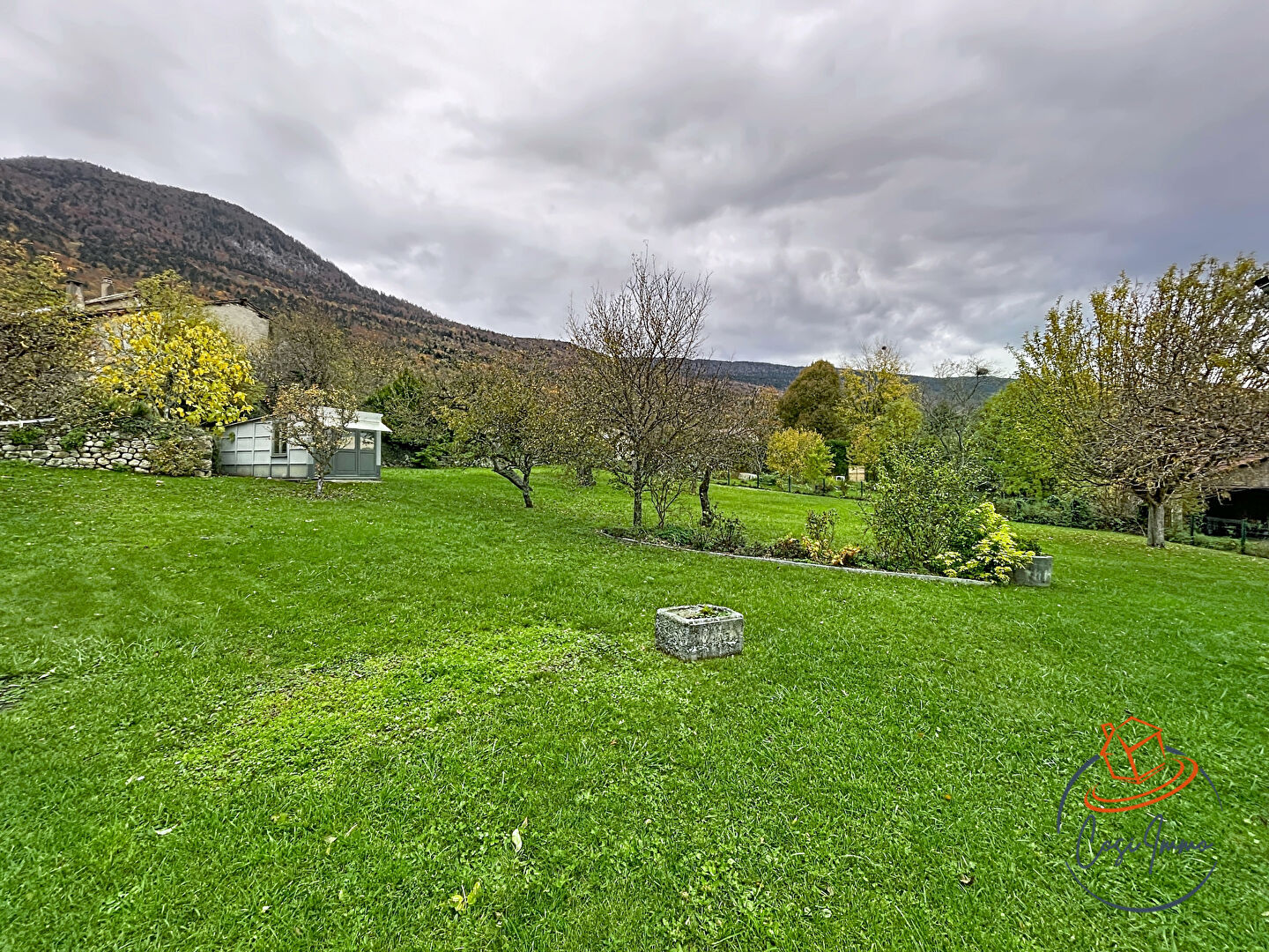 Photo Terrain constructible 770m2 à Collonges 01550 image 4/6