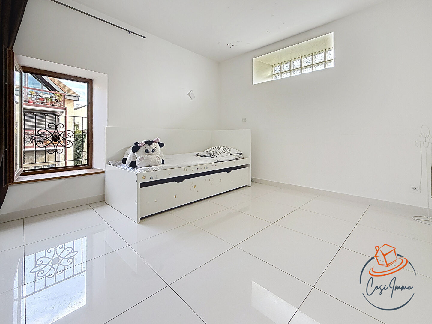 Photo Maison de ville Saint Genis Pouilly 5 pièce(s) 200 m2 image 6/6