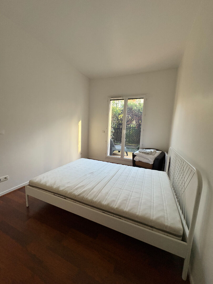 Photo LEVALLOIS- 2 PIECES MEUBLE TERRASSE image 3/6