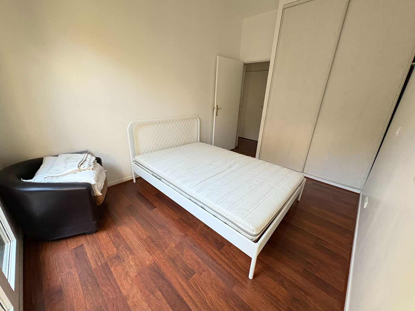 Photo LEVALLOIS- 2 PIECES MEUBLE TERRASSE image 4/6