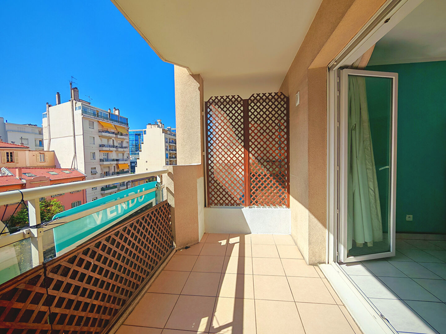 Nice Californie/Lenval - 2 pièces de 46m²  à deux pas de la mer avec terrasse ensoleillée