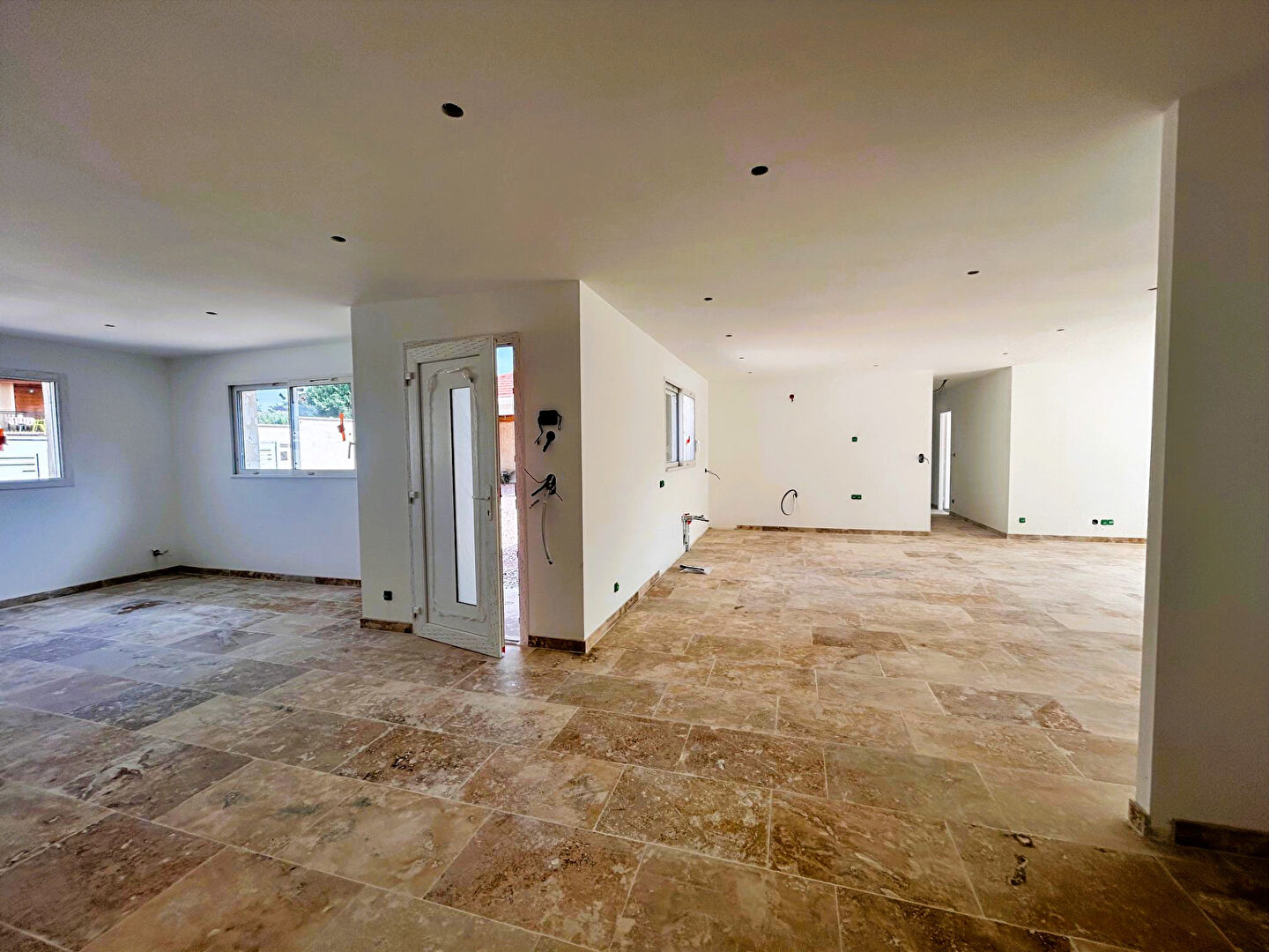 Photo Chauffailles - A  proximité du centre ville - Maison contemporaine récente de plain-pied ? 140m² image 1/6