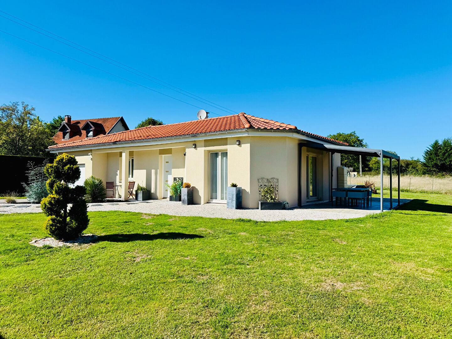 VILLA DE PLAIN PIED - COUPE DE COEUR - AU COEUR DE CHARLIEU