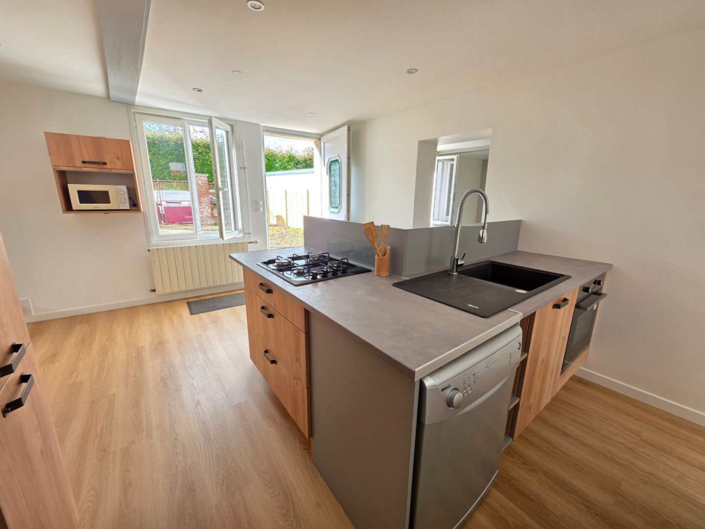 Agence immobilière de 
 ISABELLE SOSSAYA - ISA IMMO 
