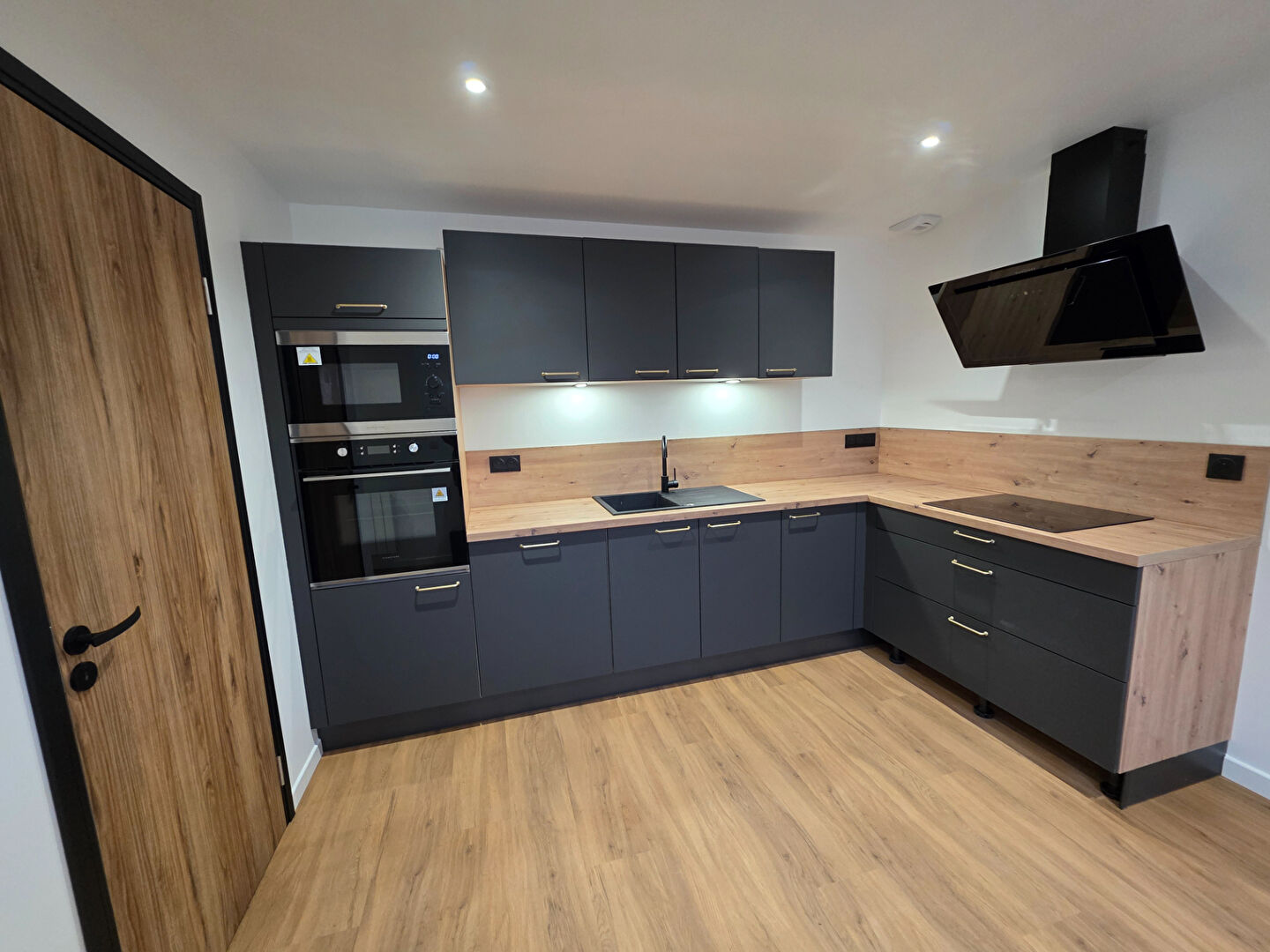 Agence immobilière de 
 ISABELLE SOSSAYA - ISA IMMO 
