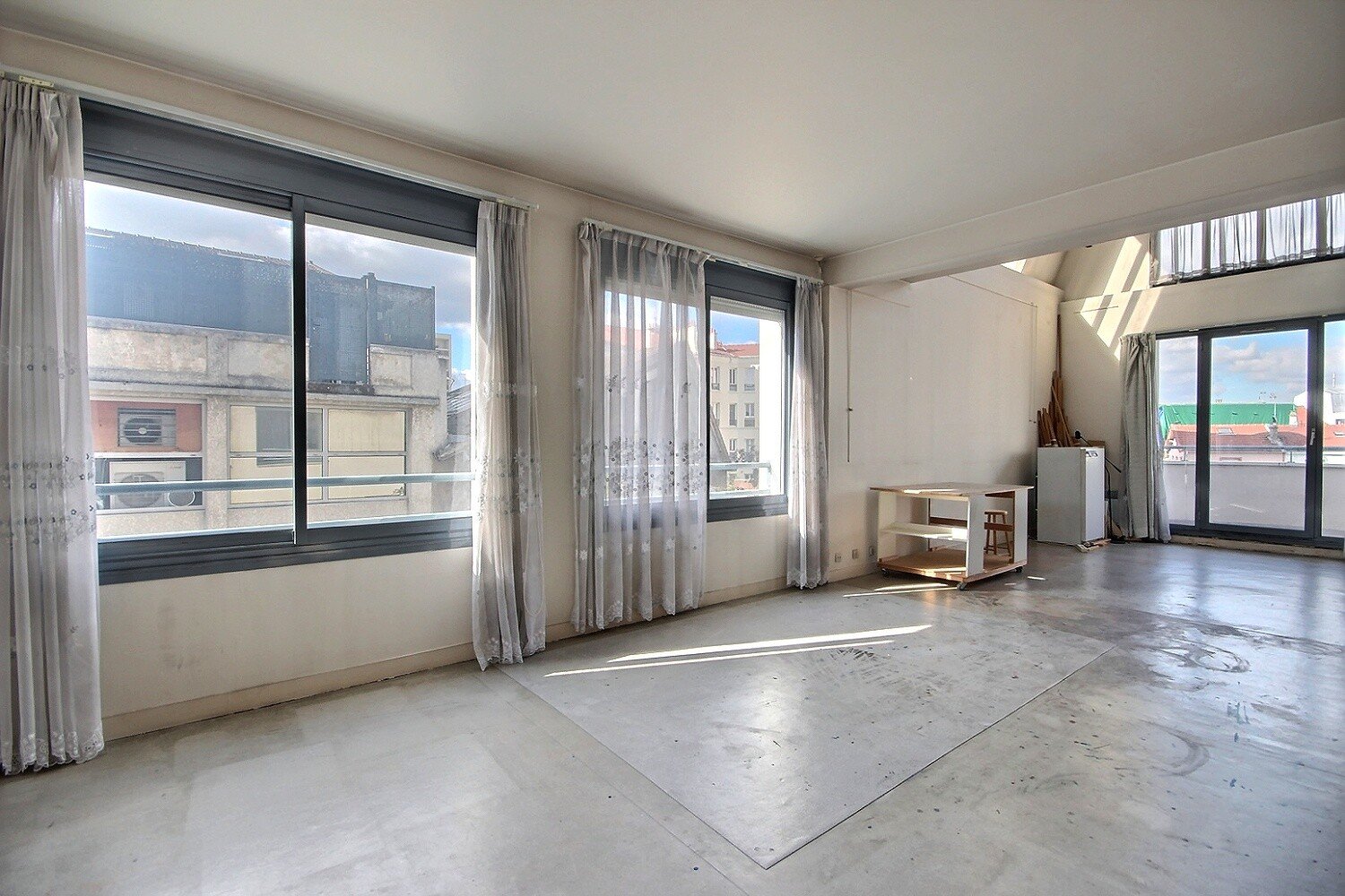 Photo Appartement Les Lilas 2 pièce(s) 93.70 m2 image 1/5