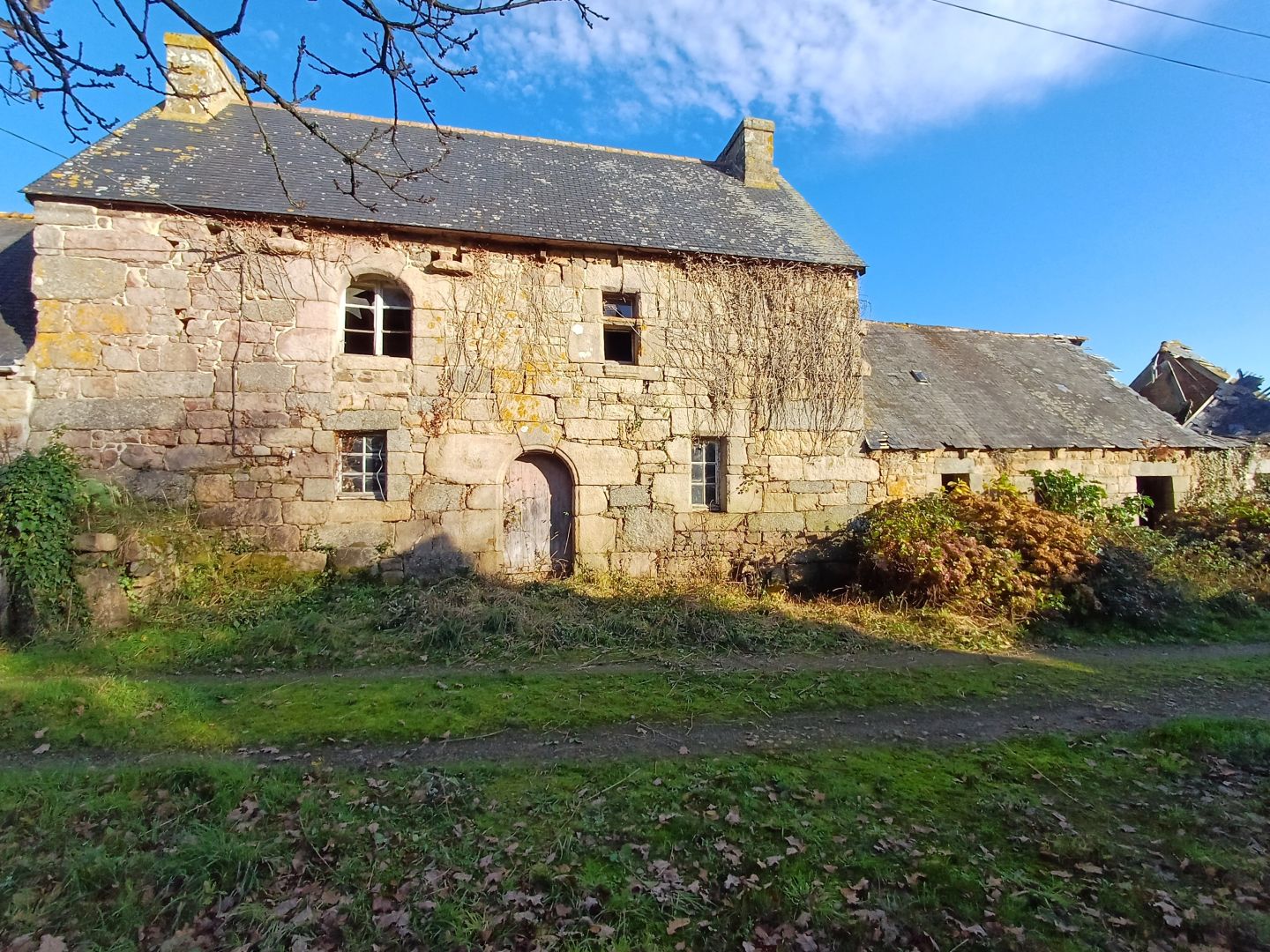 Maison de caractère à  rénover à  Tonquédec