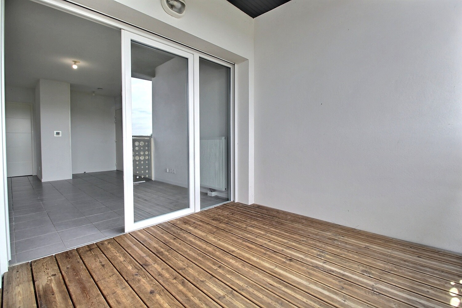 À VENDRE - Appartement T3 avec balcon et parkings