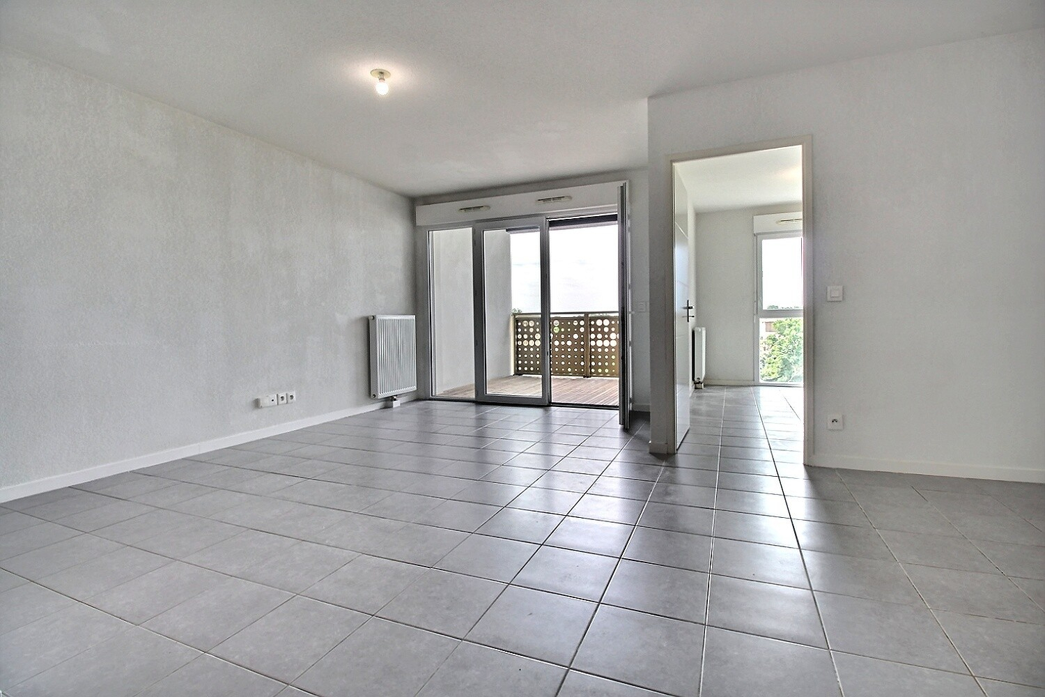 Photo À VENDRE - Appartement T3 avec balcon et parkings image 3/6