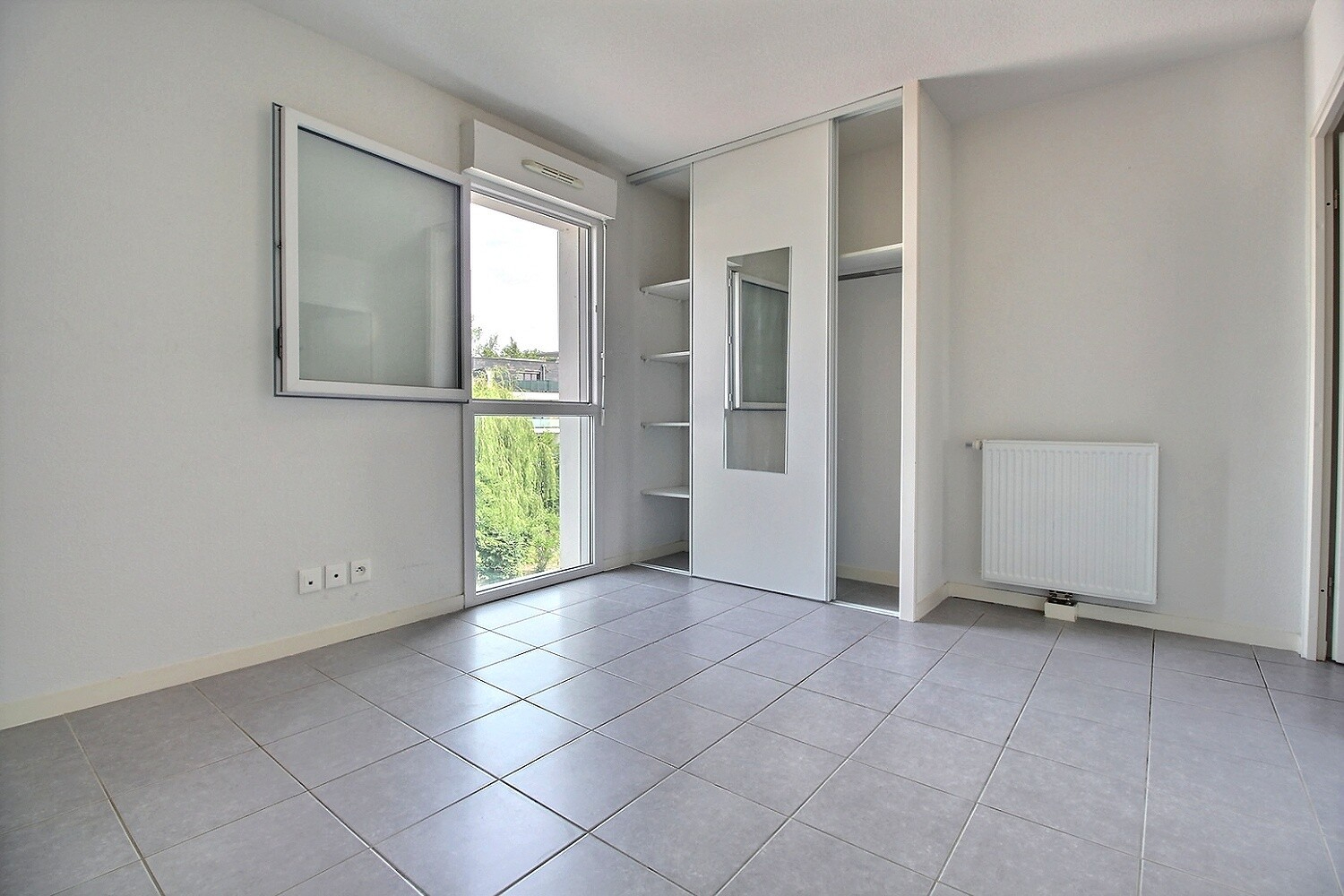 Photo À VENDRE - Appartement T3 avec balcon et parkings image 6/6