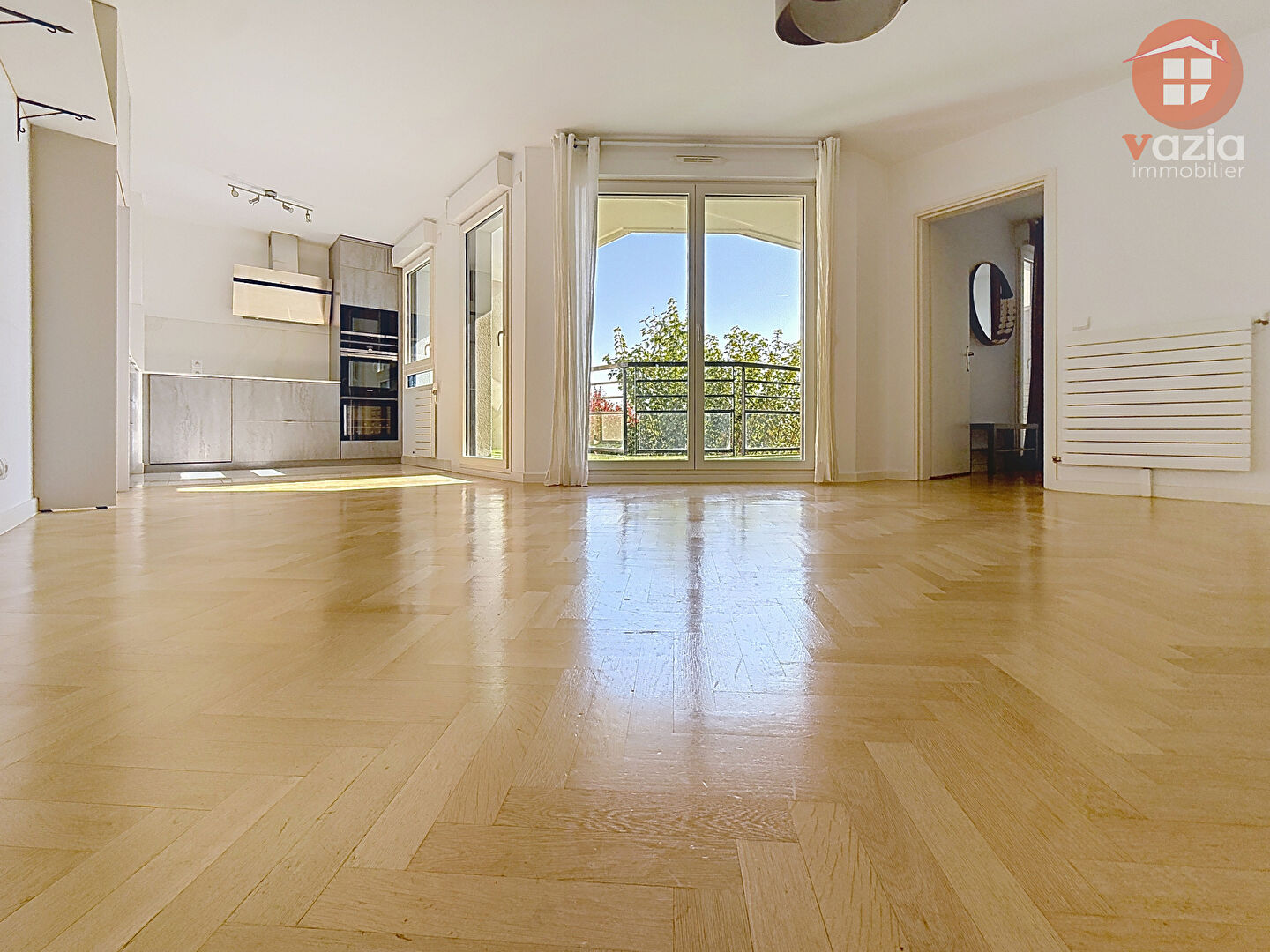 Suresnes Proche Puteaux Appartement 4 pièces Vue Paris, terrasse, loggia , cave, parking