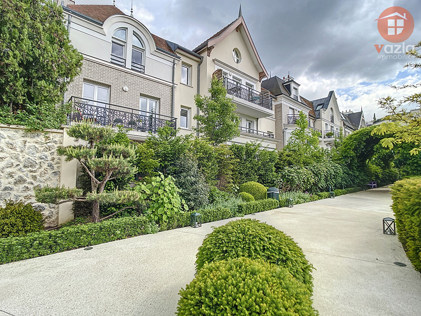 PUTEAUX Appartement  3 pièce(s), balcon, parking, au calme, vue dégagée sur jardins