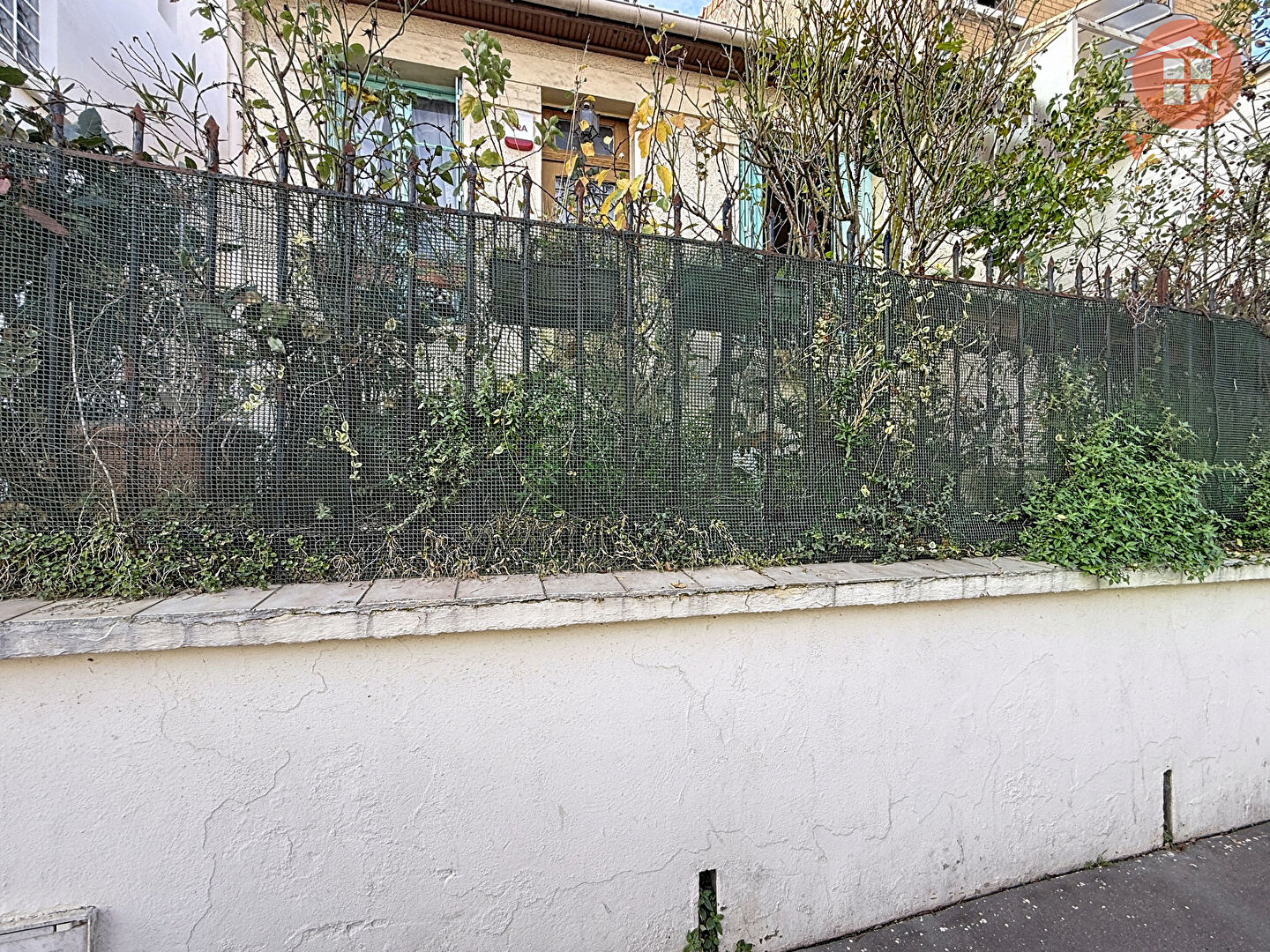 PUTEAUX   Maison individuelle à rénover- possibilité d'agrandissements