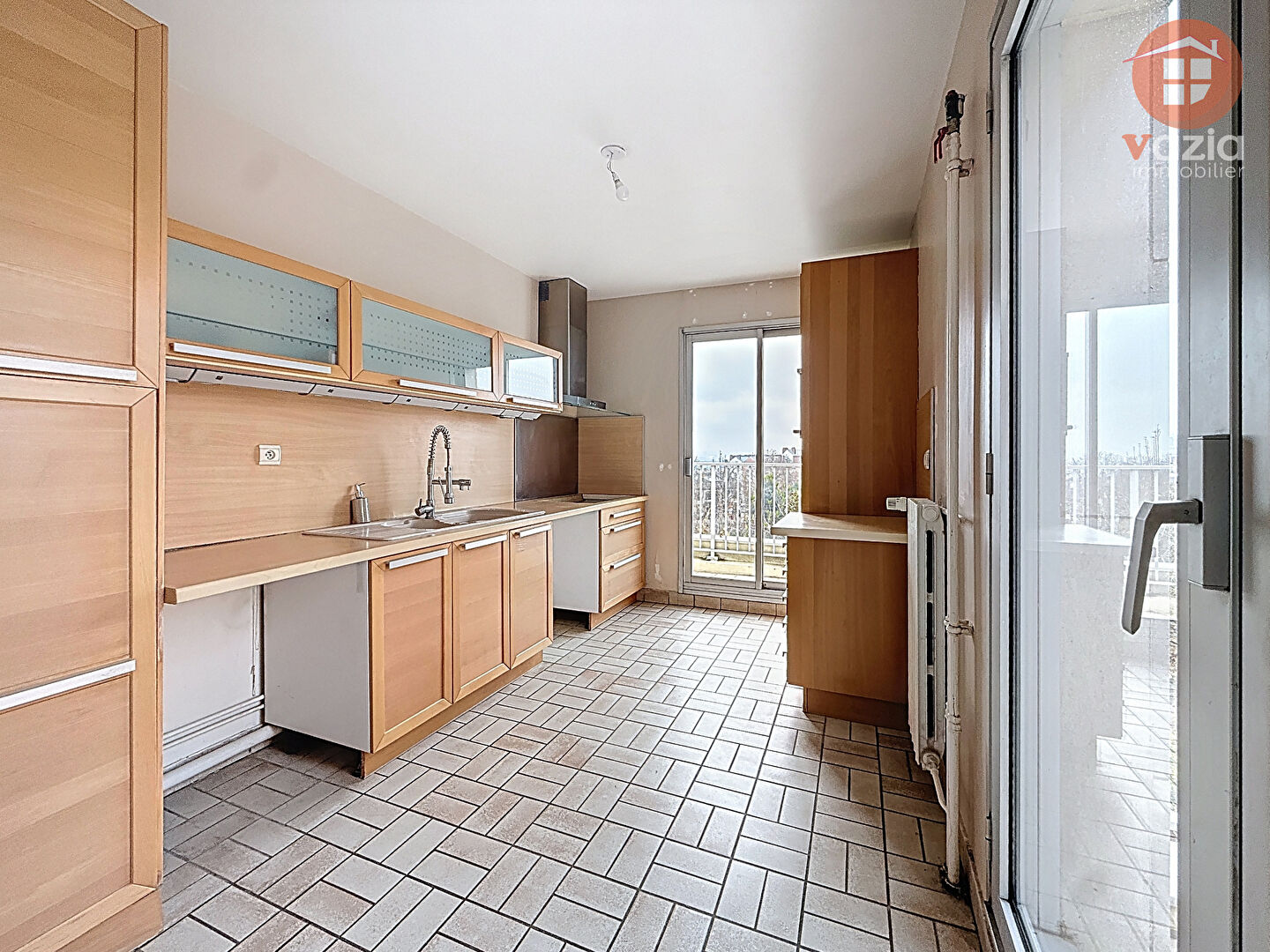 Photo PUTEAUX  Appartement familial 5 pièces à rénover, balcons, cave , places de stationnements image 4/6