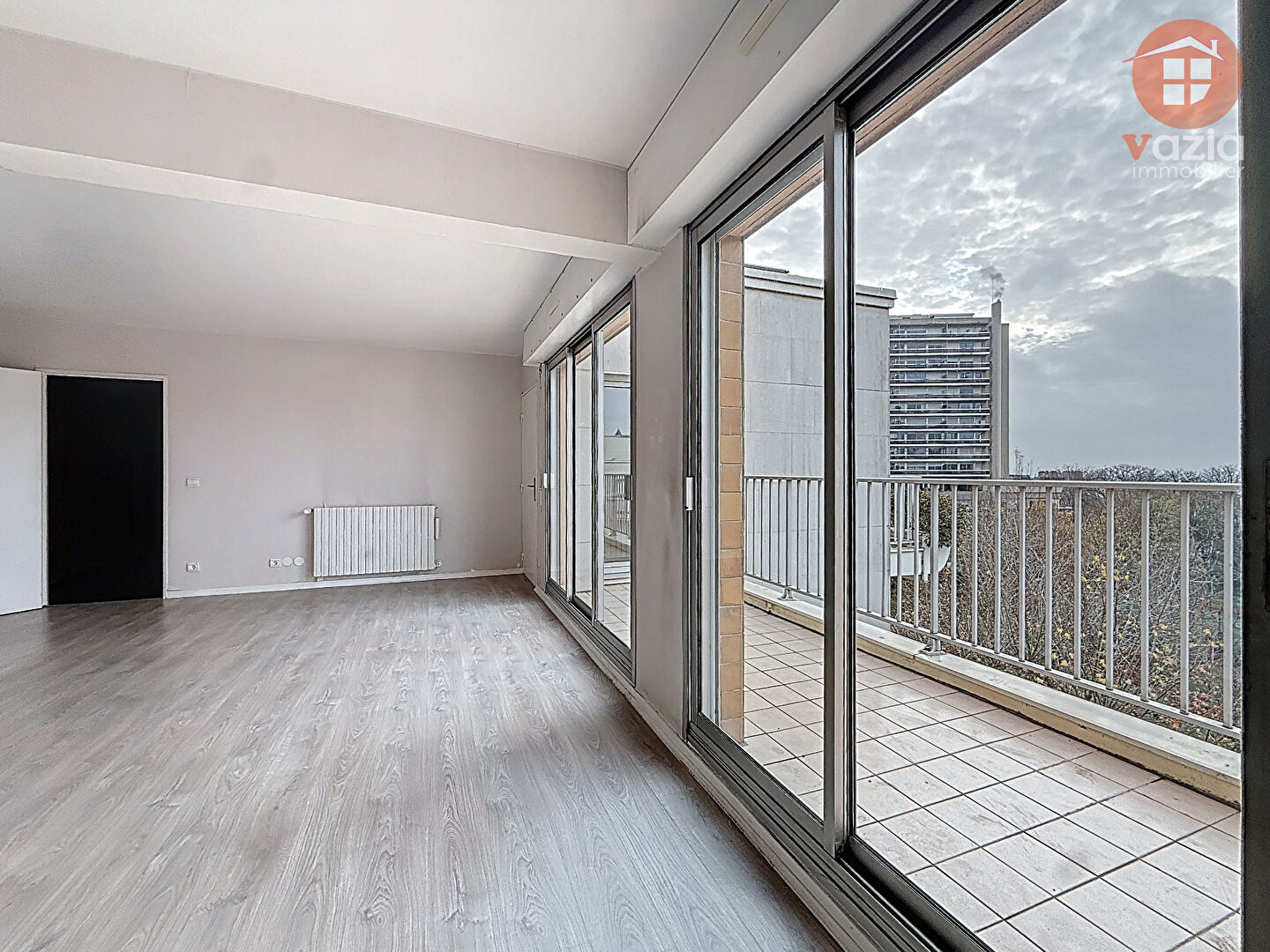 Photo PUTEAUX  Appartement familial 5 pièces à rénover, balcons, cave , places de stationnements image 6/6