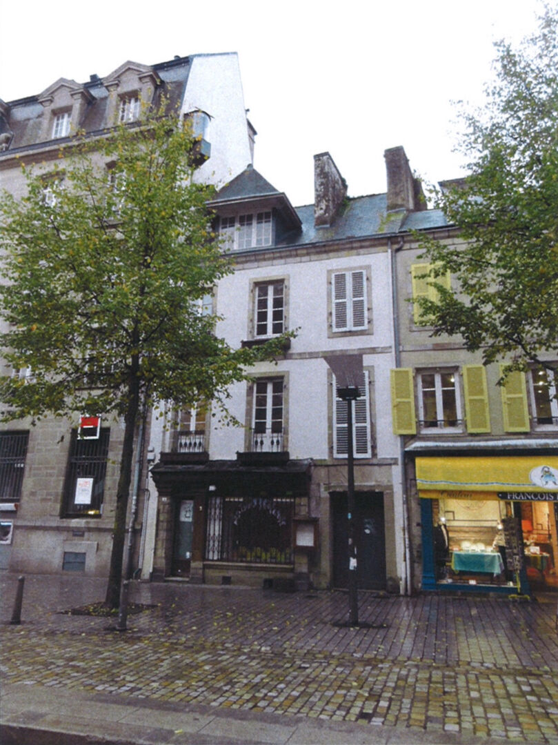 Immeuble commercial  en plein centre refait entièrement - Idéal couple de restaurateurs ou investisseur