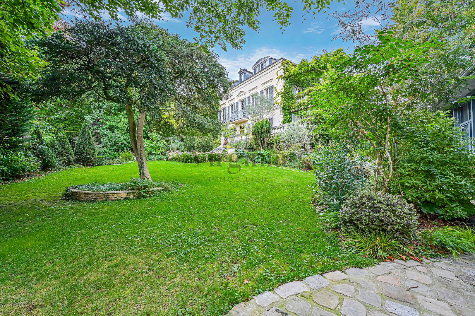 Maison · 10 pièces · 200 m² — photo 1 sur 6