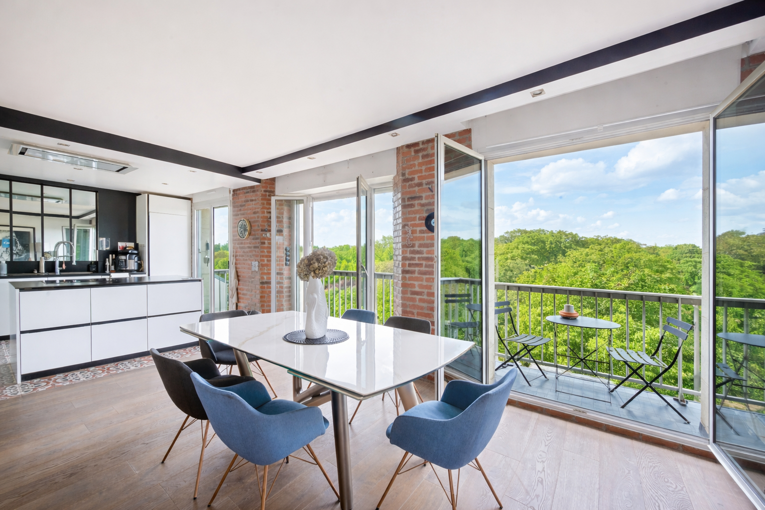 Appartement · 4 pièces · 104,8 m² — photo 2 sur 13