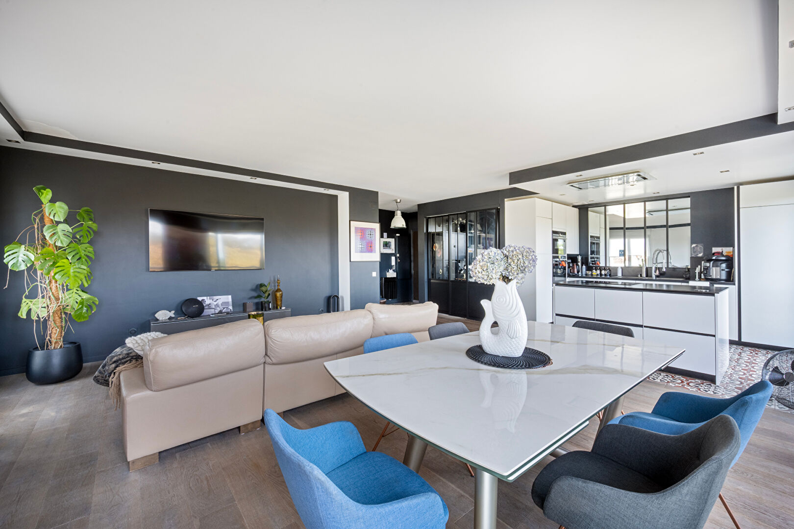 Appartement · 4 pièces · 104,8 m² — photo 4 sur 13