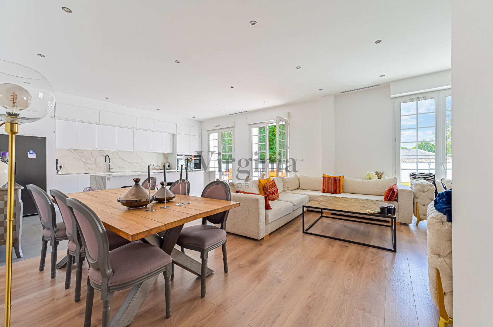 Maison · 8 pièces · 230 m² — photo 2 sur 11