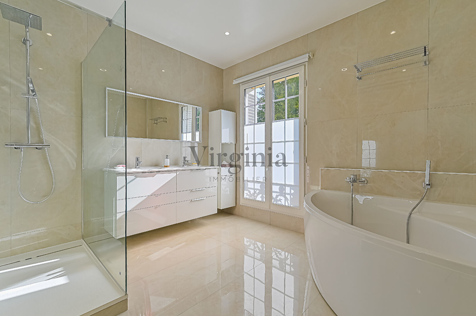 Maison · 7 pièces · 235 m² — photo 6 sur 10