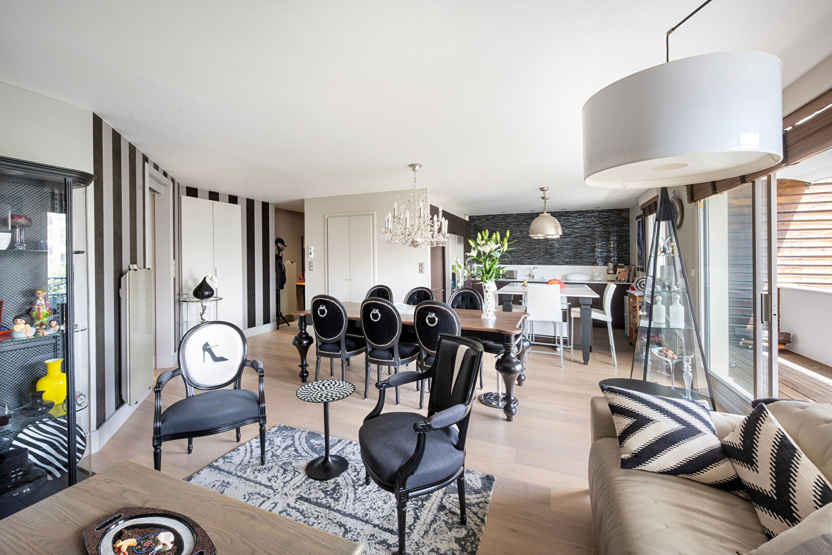 Appartement · 2 pièces · 81,3 m² — photo 2 sur 7