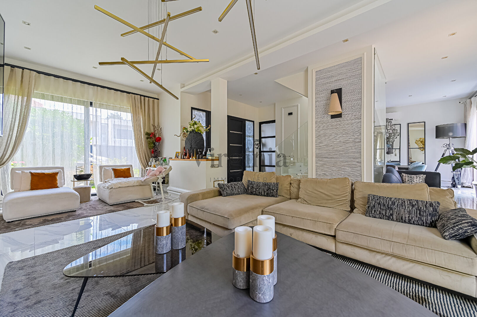 Maison · 8 pièces · 249 m² — photo 3 sur 17