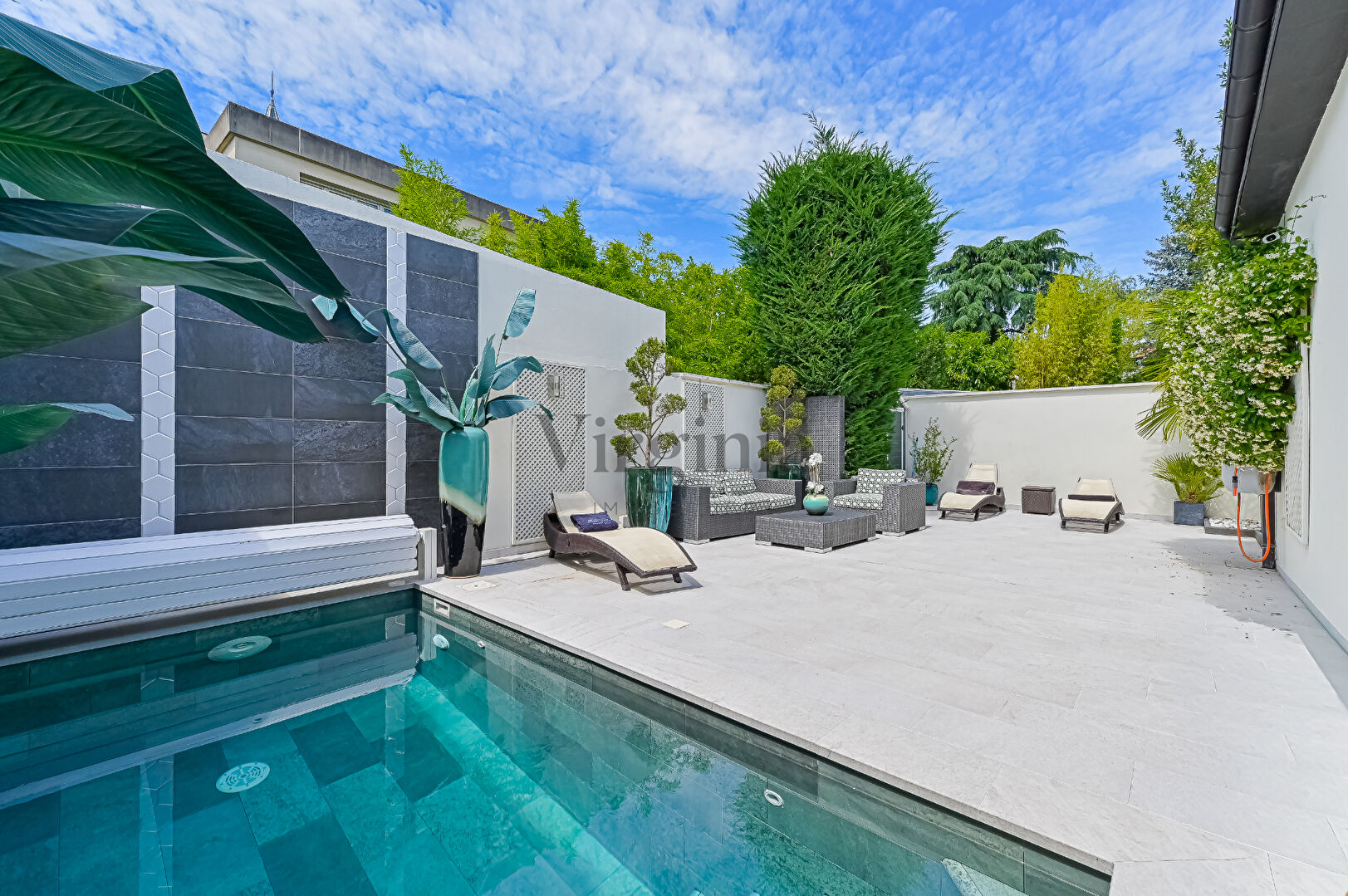 Maison · 8 pièces · 249 m² — photo 1 sur 17