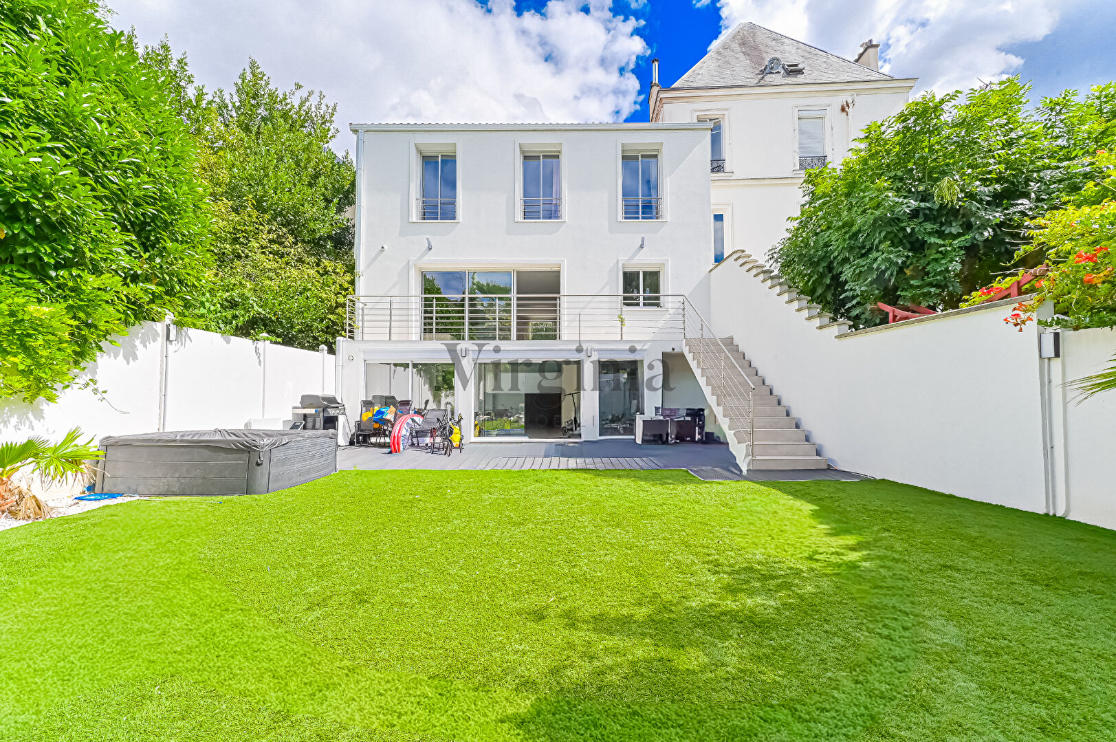 Maison · 8 pièces · 240 m² — photo 2 sur 10