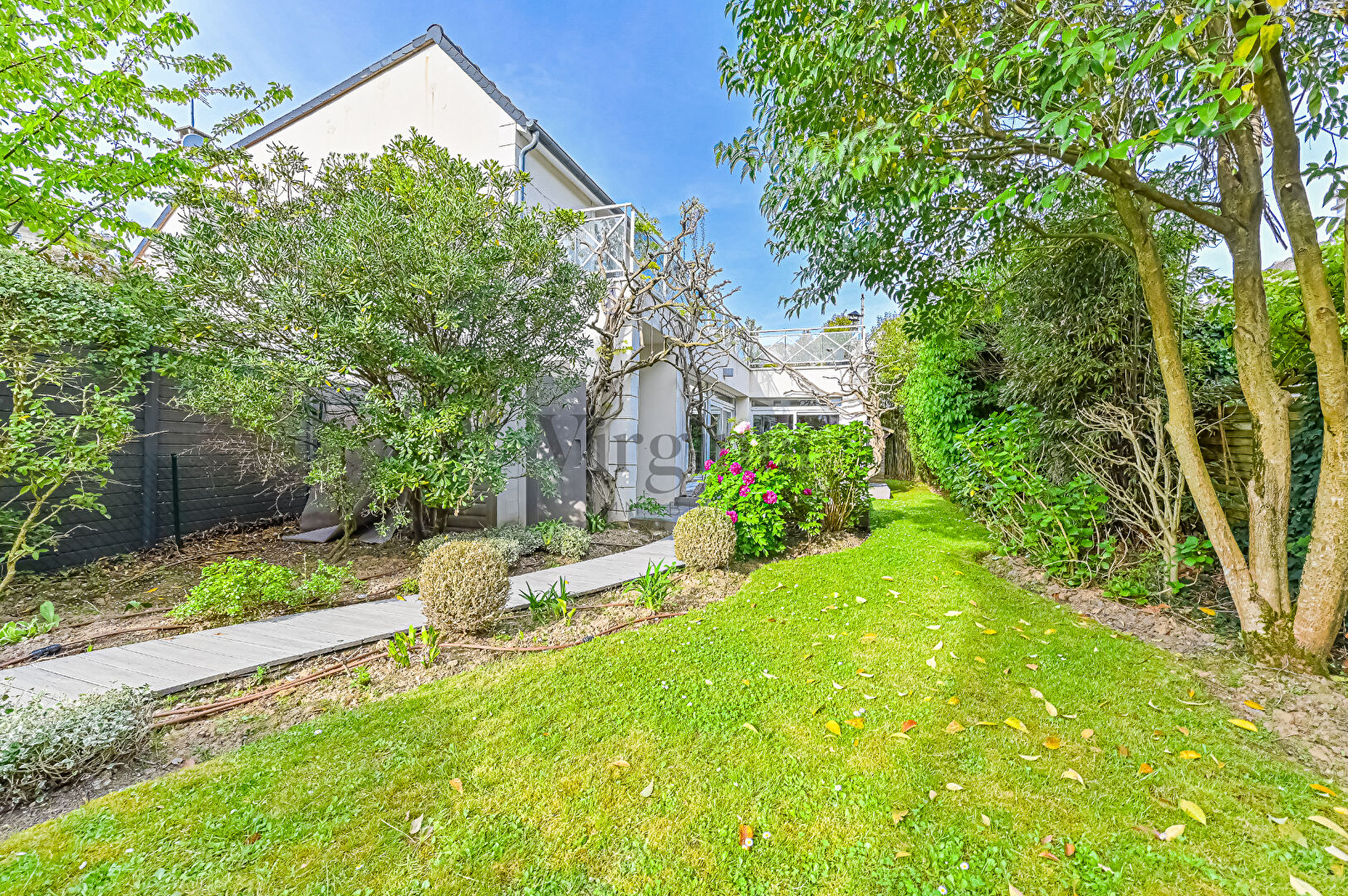 Maison · 8 pièces · 263,4 m² — photo 1 sur 17