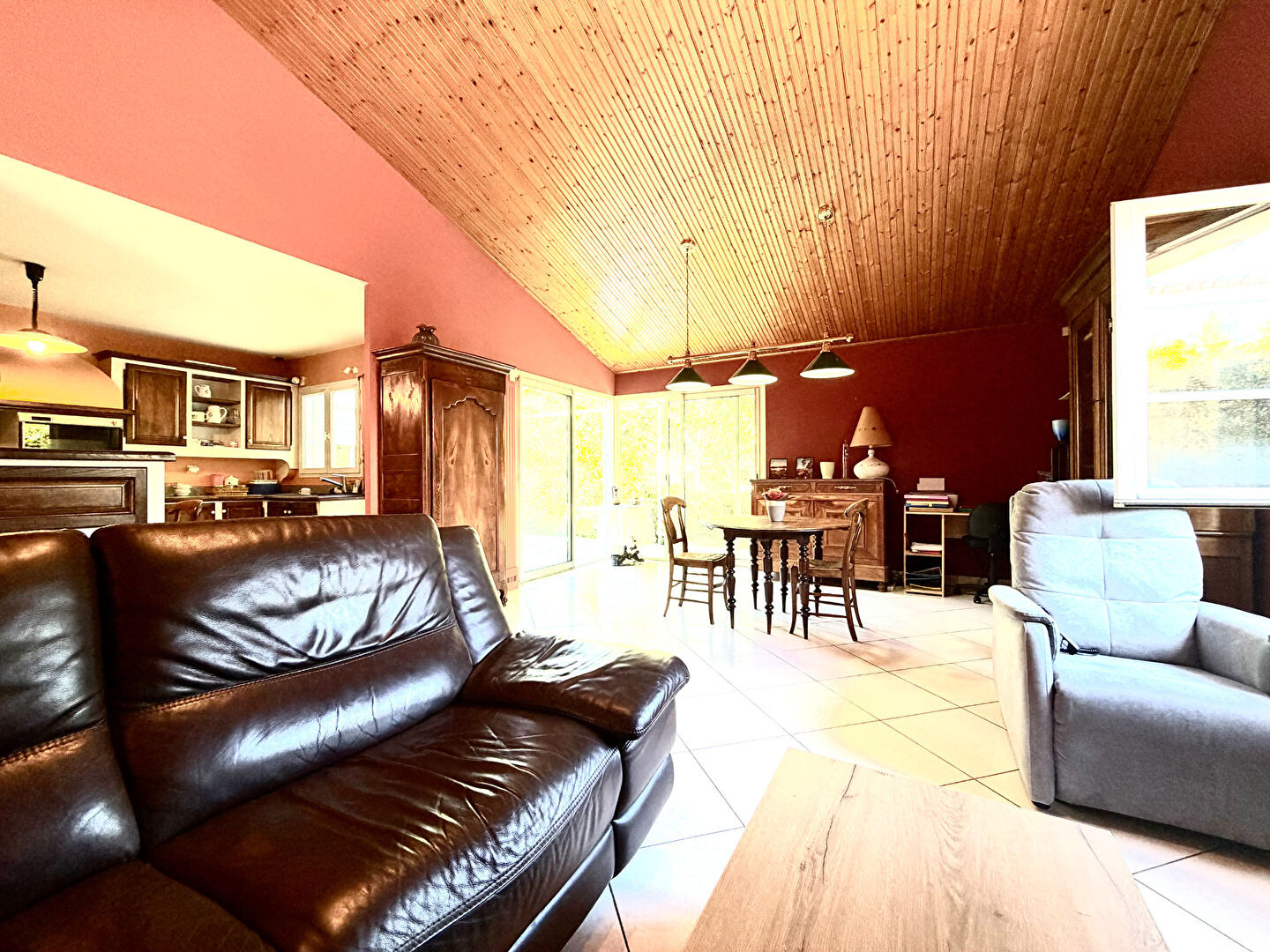 image
LA ROCHE SUR YON - MAISON DE PLAIN PIED - 4 CHAMBRES - 142 M²