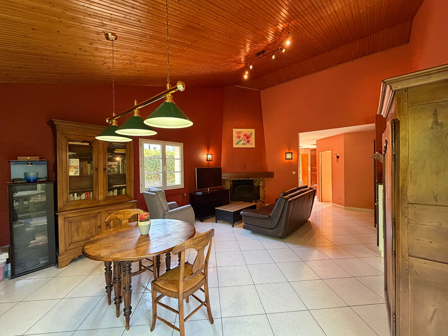 image
LA ROCHE SUR YON - MAISON DE PLAIN PIED - 4 CHAMBRES - 142 M²