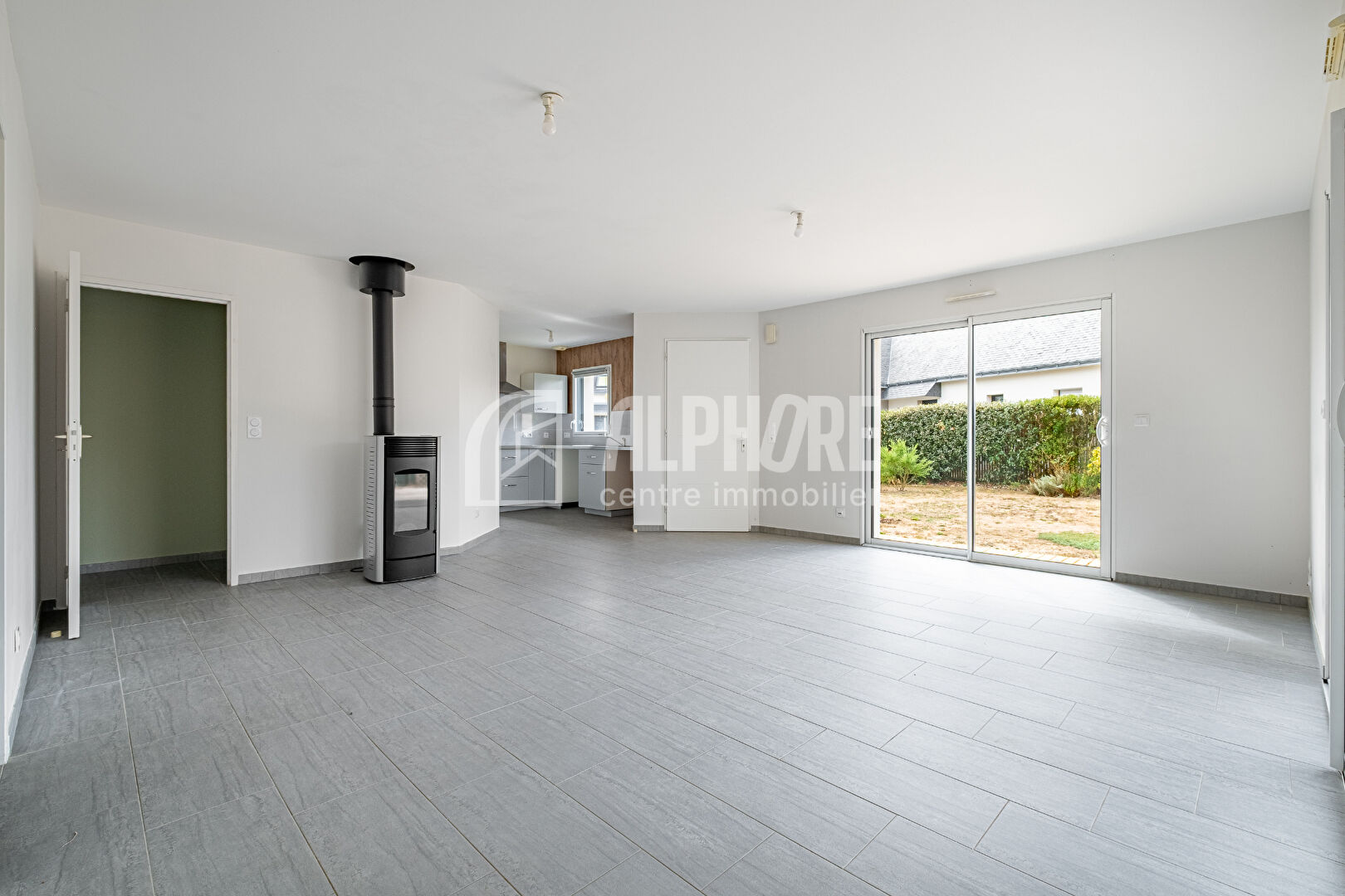 Maison Saint Lyphard , Plain Pied , 3 chambres + garage / Normes RT 2012