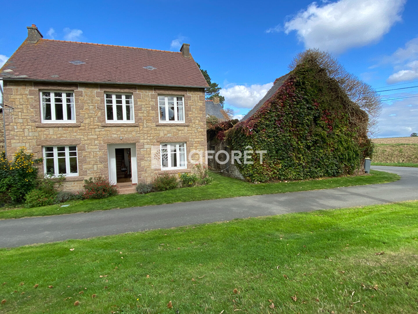 Maison avec corps de ferme Ploëzal 5 pièce(s) 110 m2