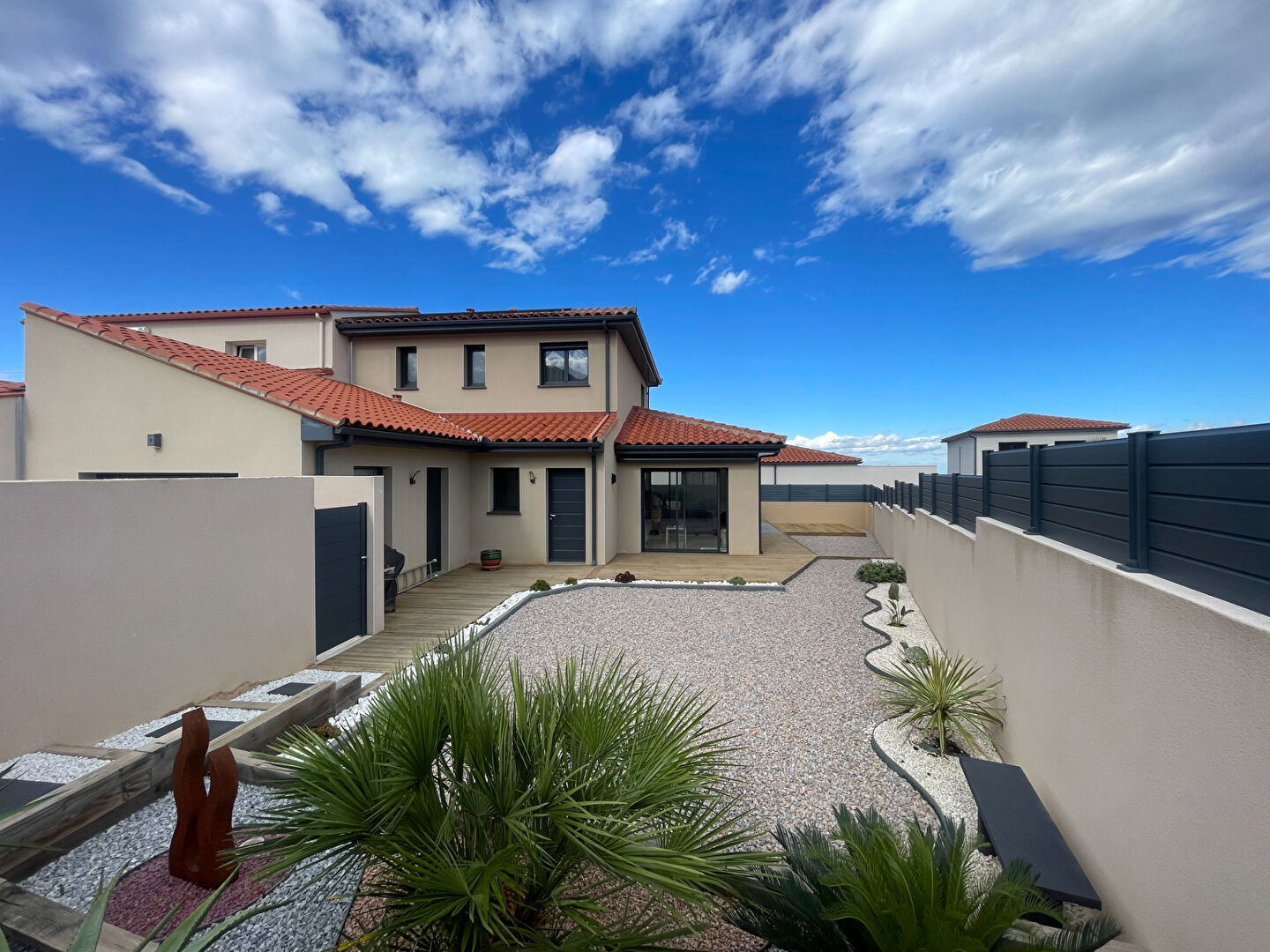 Maison à vendre à Villelongue Dels Monts de 122m2 sur une parcelle de 329m2, 4 chambres avec garage.