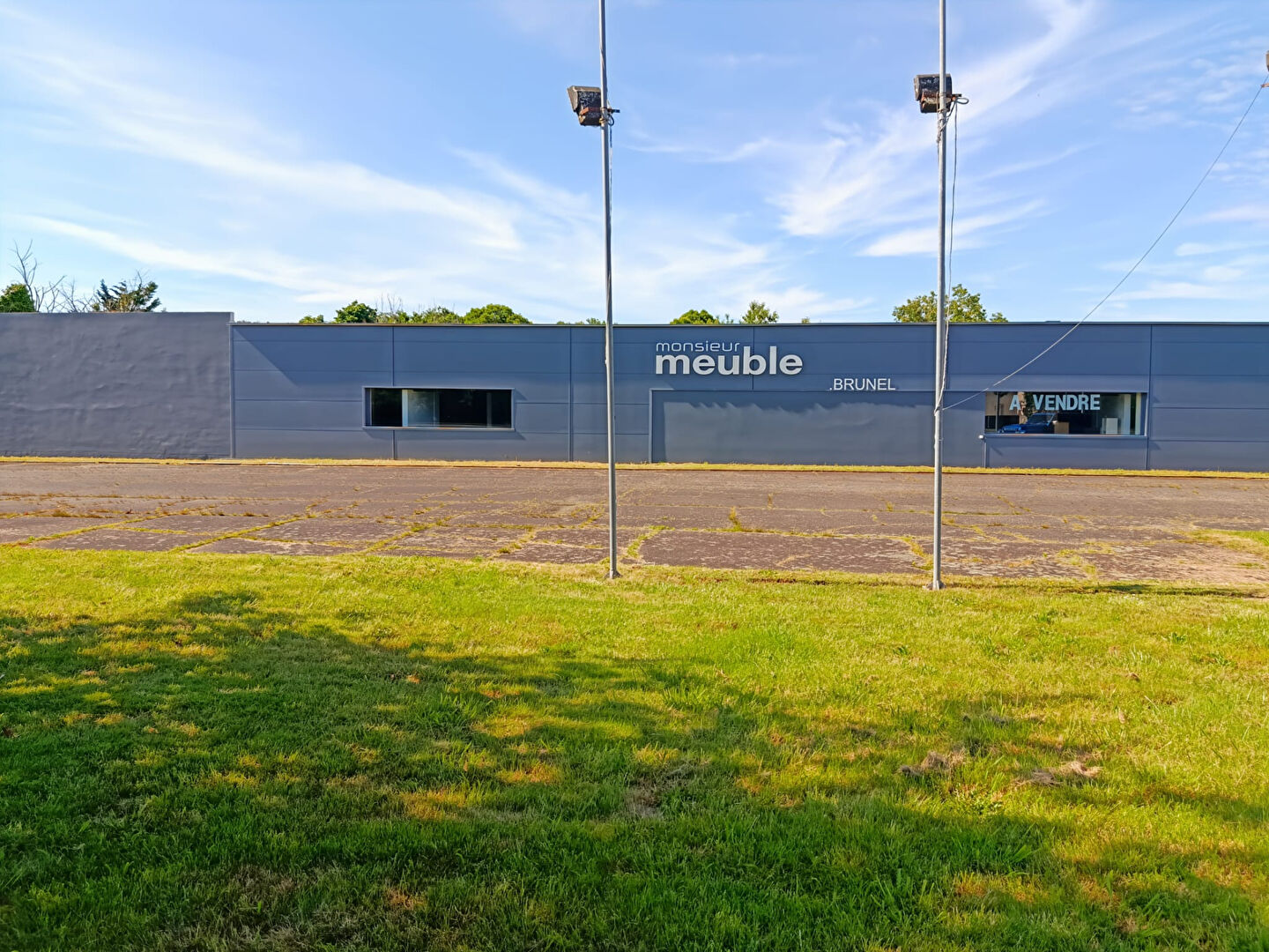 Local commercial à vendre à ST SEVER - 1200 m²